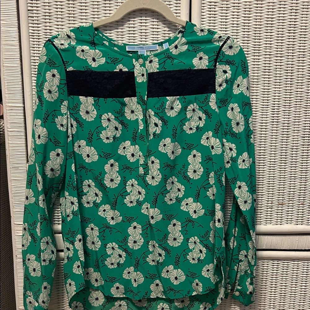 Draper James blouse size 6  NWT